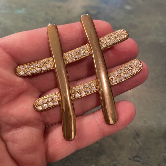 Vintage gold tone & white rhinestones brooch 1980's style chunky bold statement - Picture 6 of 6